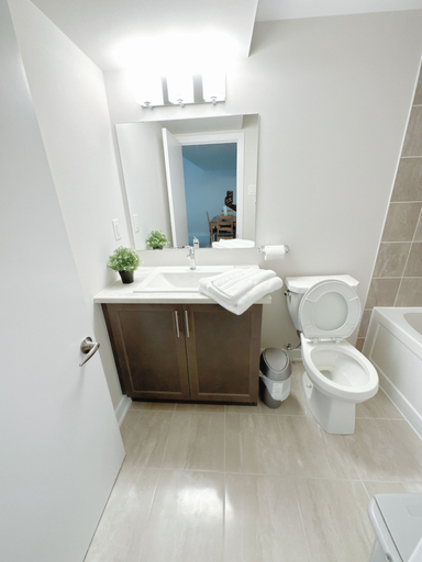 Bathroom 3, Beautiful rooms with Netflix, Ottawa