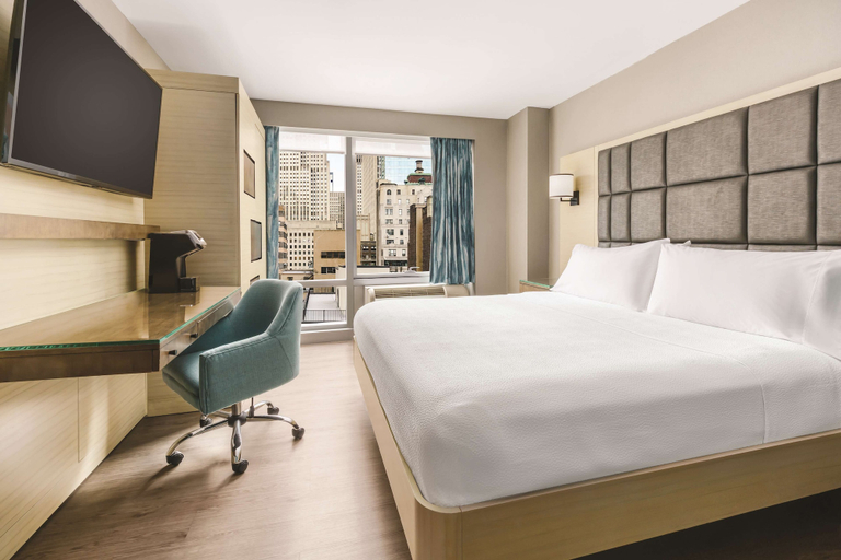 Bedroom 3, Hilton Garden Inn New York Times Square North, New York
