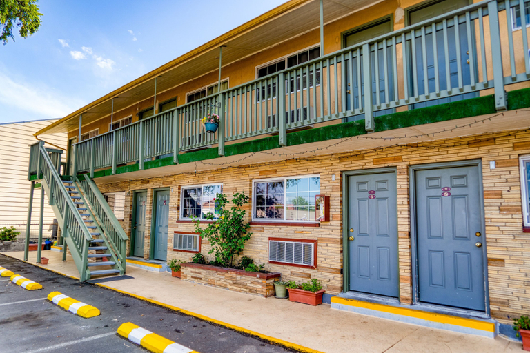 Exterior & Views 2, Budget Inn Motel, Wasco