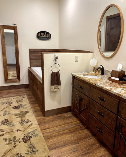 Bathroom 3, The Dogwood Inn, Fannin