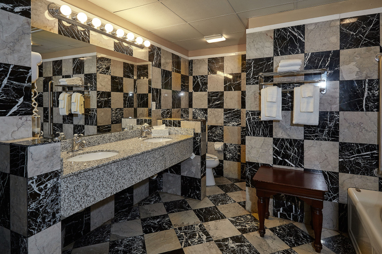 Bathroom 4, Ocean Inn and Suites, Glynn