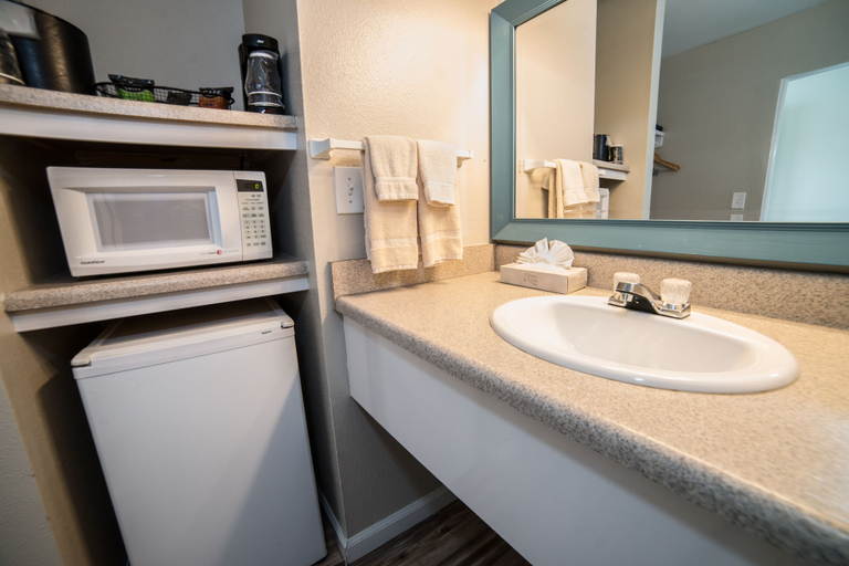 Bathroom 4, Ocean Villa Inn, San Diego