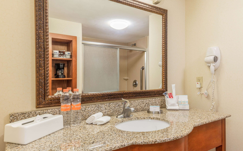Bathroom 4, Hampton Inn by Hilton Queretaro Tecnologico, Querétaro