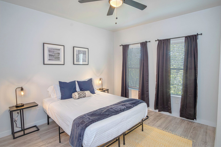 Bedroom 2, Spectacular 3 BR Plus 2 and a Half BA Apt Near Downtown, Bexar