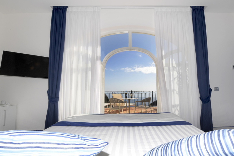 Bedroom 3, Palazzo San Giovanni, Salerno