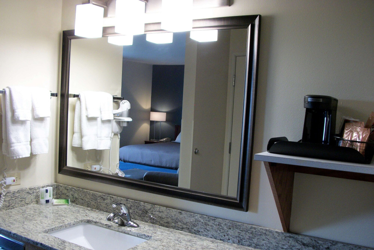 Bathroom 4, AmericInn by Wyndham Beulah, Mercer