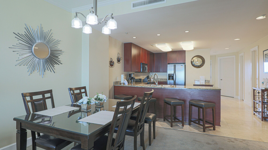Food & Drinks, Sea Breeze 1002 Penthouse, Harrison