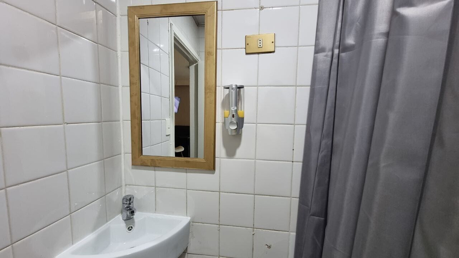 Bathroom 4, Hotel Asturias, Valparaíso