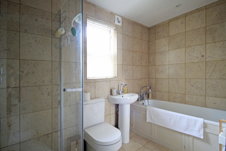 Bathroom 4, No. 81 Tower Street, Hampshire