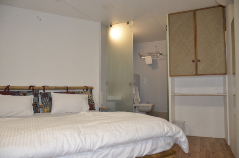 Bedroom 3, Avanti Kalagram, Pune