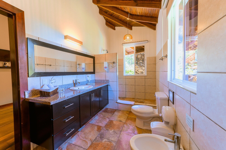 Bathroom 5, Terrazas del Caribe Hotel, Talamanca