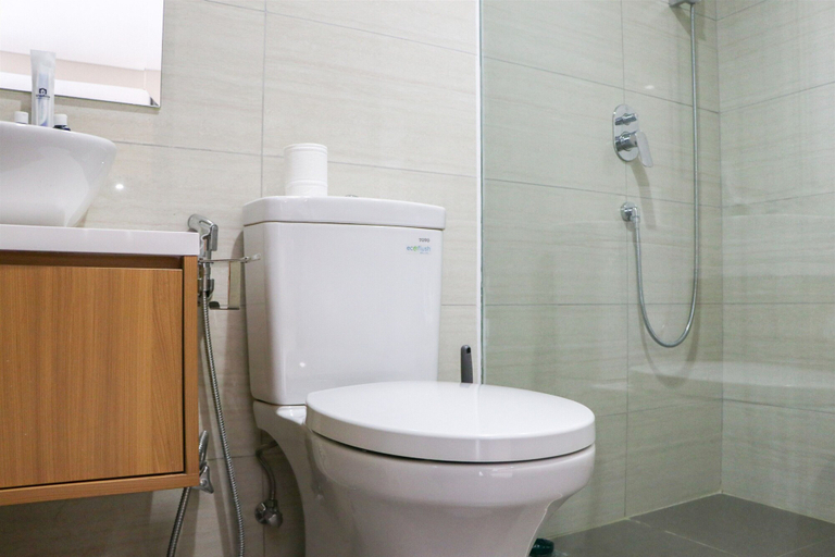 Bathroom 2, Wonderful And Homey 1Br Ciputra International Apartment, West Jakarta