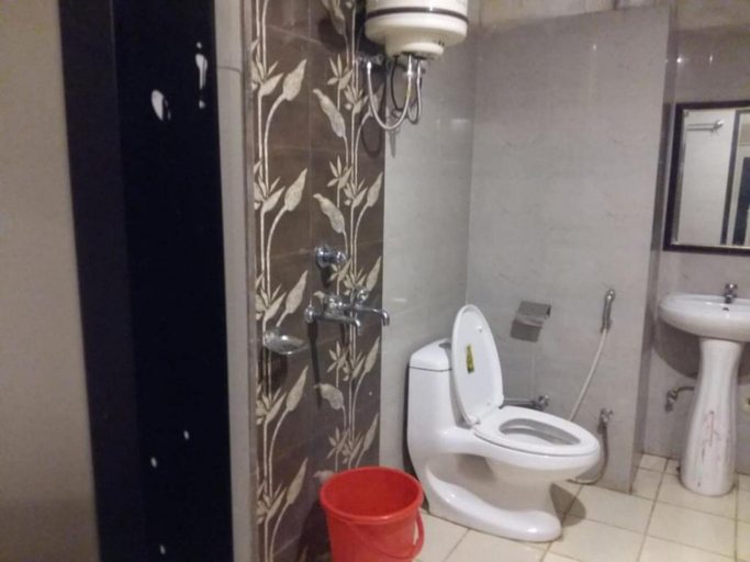 Bathroom 3, Goroomgo Shiva Palace Haridwar, Hardwar