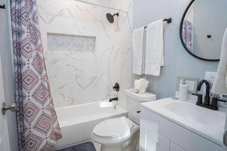 Bathroom 3, Don't Miss Dynamic 4br/2ba Near Jolly Riverwalk, Bexar