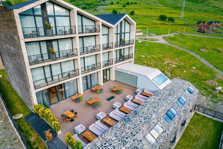 Exterior & Views