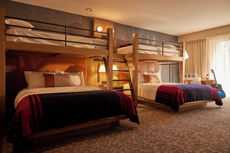 Bedroom 3, Riverhouse Lodge, Deschutes