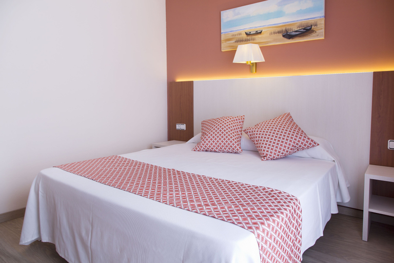 Bedroom 3, GHT Balmes, Hotel, Aparthotel & SPLASH, Barcelona