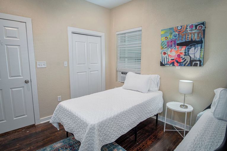 Bedroom 2, Fabulous Newly Renovated 2br/1ba Near Downtown, Bexar