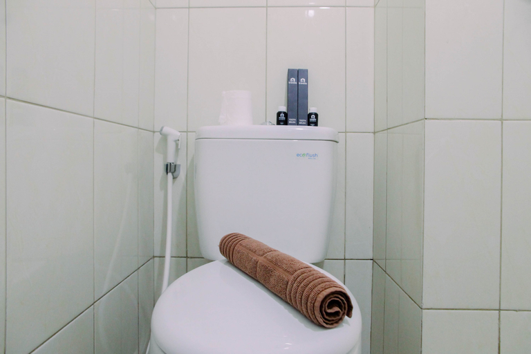 Bedroom 5, Cozy Stay Studio at Springlake Summarecon Bekasi Apartment By Travelio, Bekasi