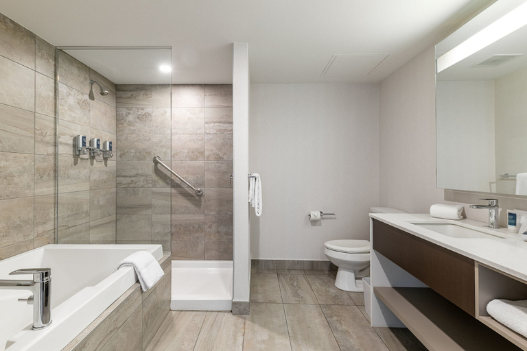 Bathroom 5, Four Points by Sheraton Levis Convention Centre, Desjardins