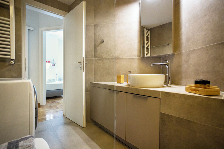 Bathroom 5, Trendy 2 bedroom Apartment 5min to metro, Attica