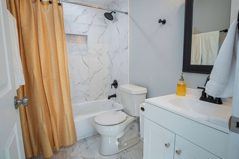 Bathroom 5, Exceptional 5BR So Close to Riverwalk and Downtown, Bexar