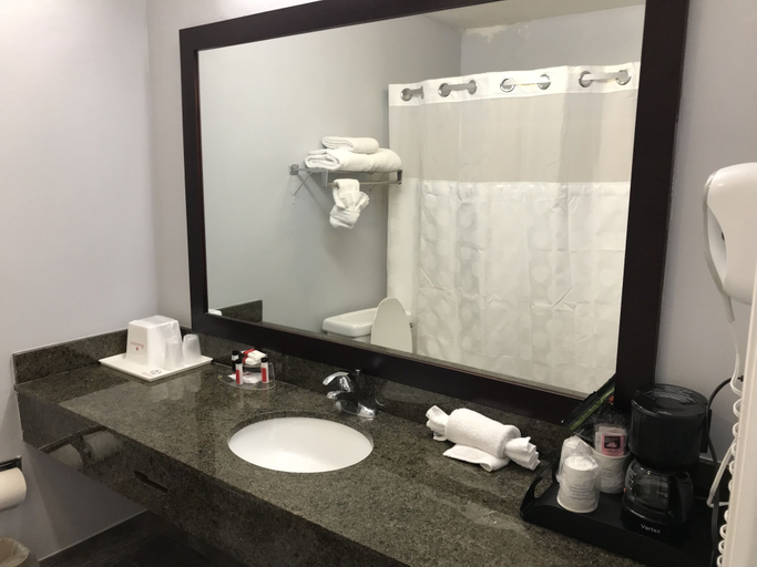 Bathroom 5, Ramada by Wyndham San Diego Poway Miramar, San Diego
