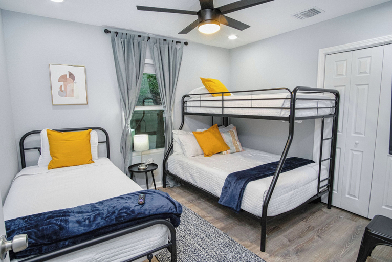 Bedroom 4, Exceptional 5BR So Close to Riverwalk and Downtown, Bexar