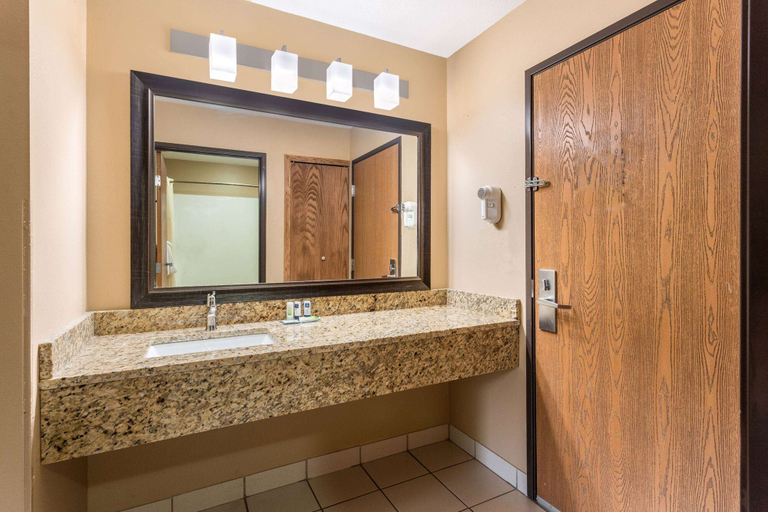Bathroom 5, AmericInn by Wyndham Boscobel, Grant