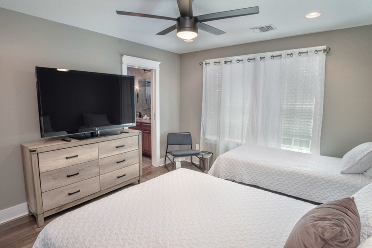 Bedroom 2, Lovely 3 BR Home Only 9 Minutes From Downtown, Bexar
