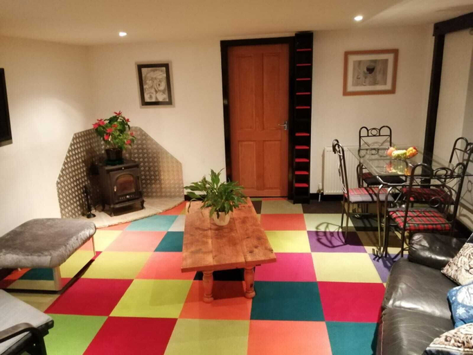 Others 3, The Cabin Quiet, Relaxing and dog Friendly, East Ayrshire