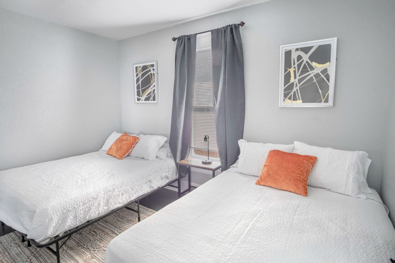 Bedroom 2, Wonderful 3 BR 2 BA Near Downtown, Bexar