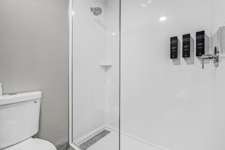 Bathroom 4, Avania Inn of Santa Barbara, Santa Barbara