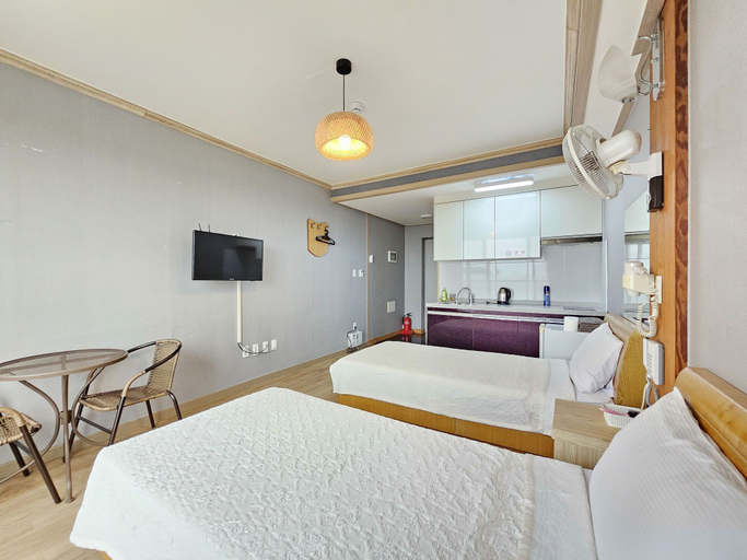Bedroom 2, Red Castle Pension, Jeju