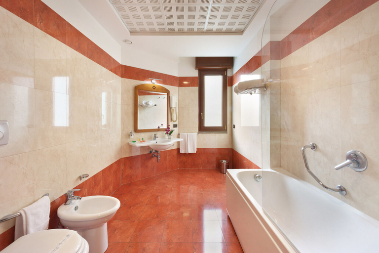 Bathroom 5, Ulisse Deluxe Hostel, Napoli