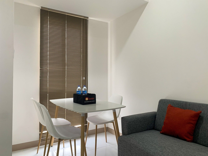 Living area 4, Comfortable And Spacious 1Br Tokyo Riverside Pik 2 Apartment, Tangerang