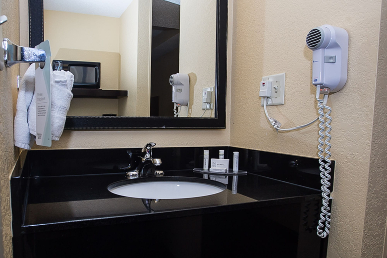 Bathroom 3, Fairfield Inn & Suites by Marriott Boston Milford, Worcester