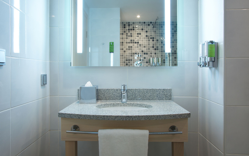 Bathroom 4, Hampton by Hilton Minsk City Centre, Minsk