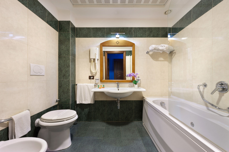 Bathroom 5, Ulisse Deluxe Hostel, Napoli