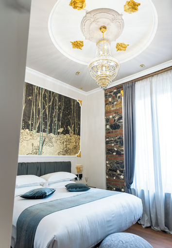 Bedroom 4, Queen Catlleya Suite, Genova