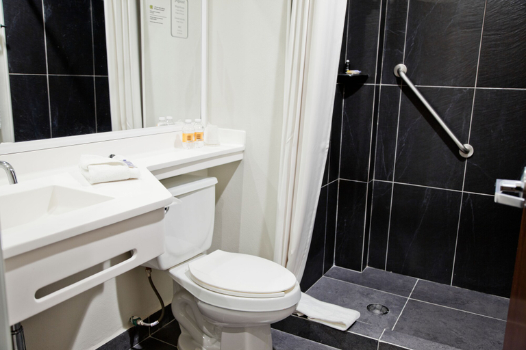 Bathroom 4, City Express Plus by Marriott Ciudad de México Mundo E, Atizapán de Zaragoza