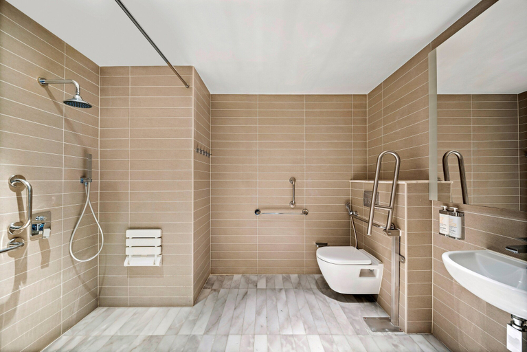 Bathroom 4, voco MAKKAH by IHG, Makkah