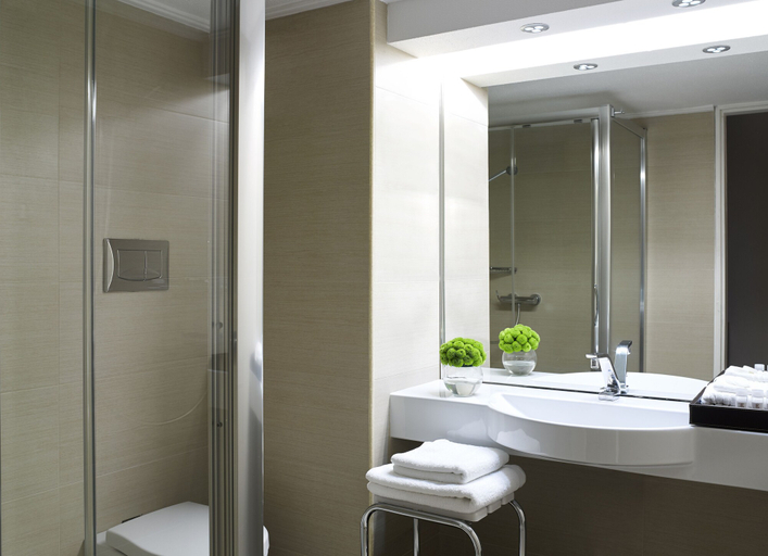 Bathroom 5, Golden Sun, Attica