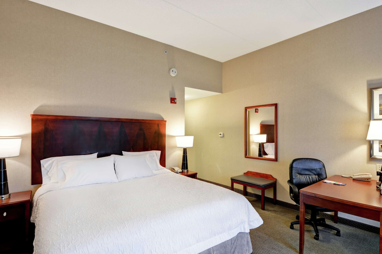 Bedroom 3, Hampton Inn Sayre, Bradford