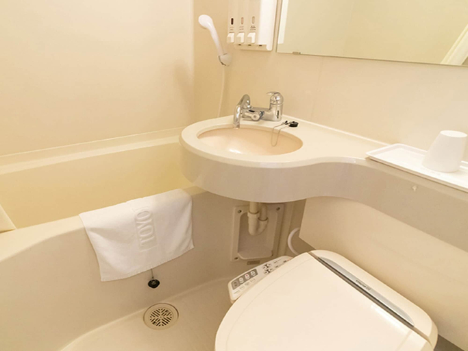 Bathroom 4, Toyoko Inn Shizuoka Shimizu Ekimae, Shizuoka
