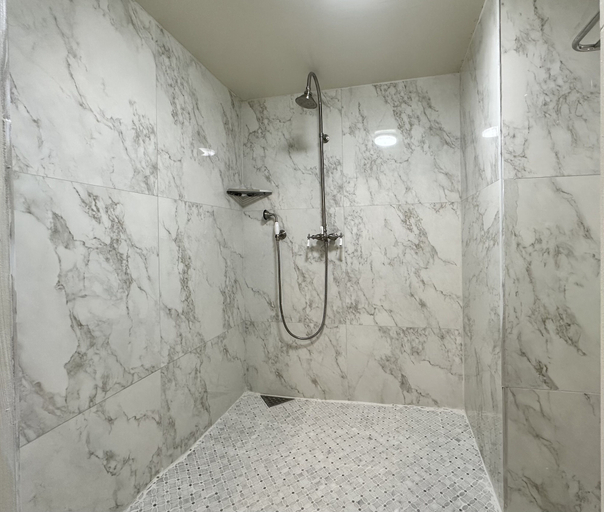Bathroom 4, Amethyst Garden Inn, Chatham