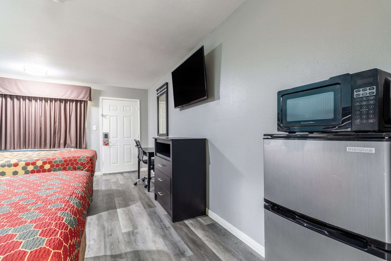 Bedroom 2, Prestige Inn, Houston