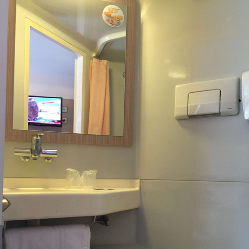 Bathroom 5, Premiere Classe Montpellier Ouest - Saint Jean de Védas, Hérault