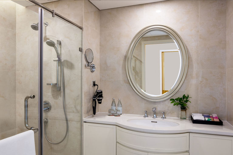 Bathroom 5, Melia Vinpearl Danang Riverfront, Da Nang