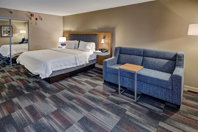 Bedroom 2, Hampton Inn Dumfries/Quantico, Prince William